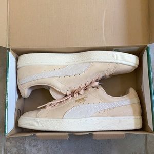 BNIB Puma Suede Classic Shine White Beige/ Vachetta Gold Sneakers